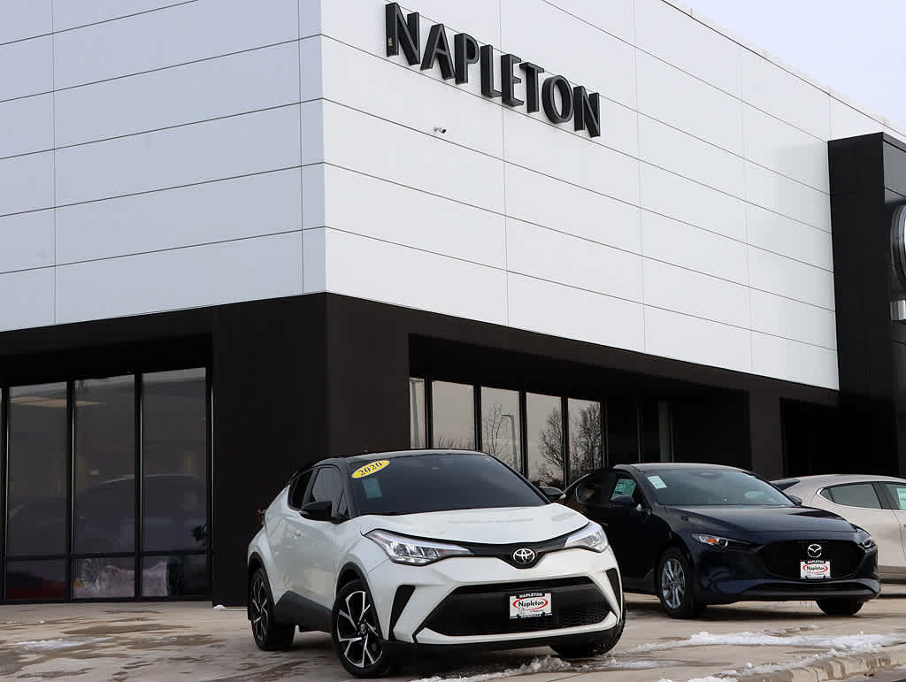 2020 Toyota C-HR XLE's photo