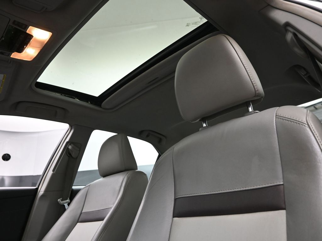 2013 Toyota Camry L photo 12