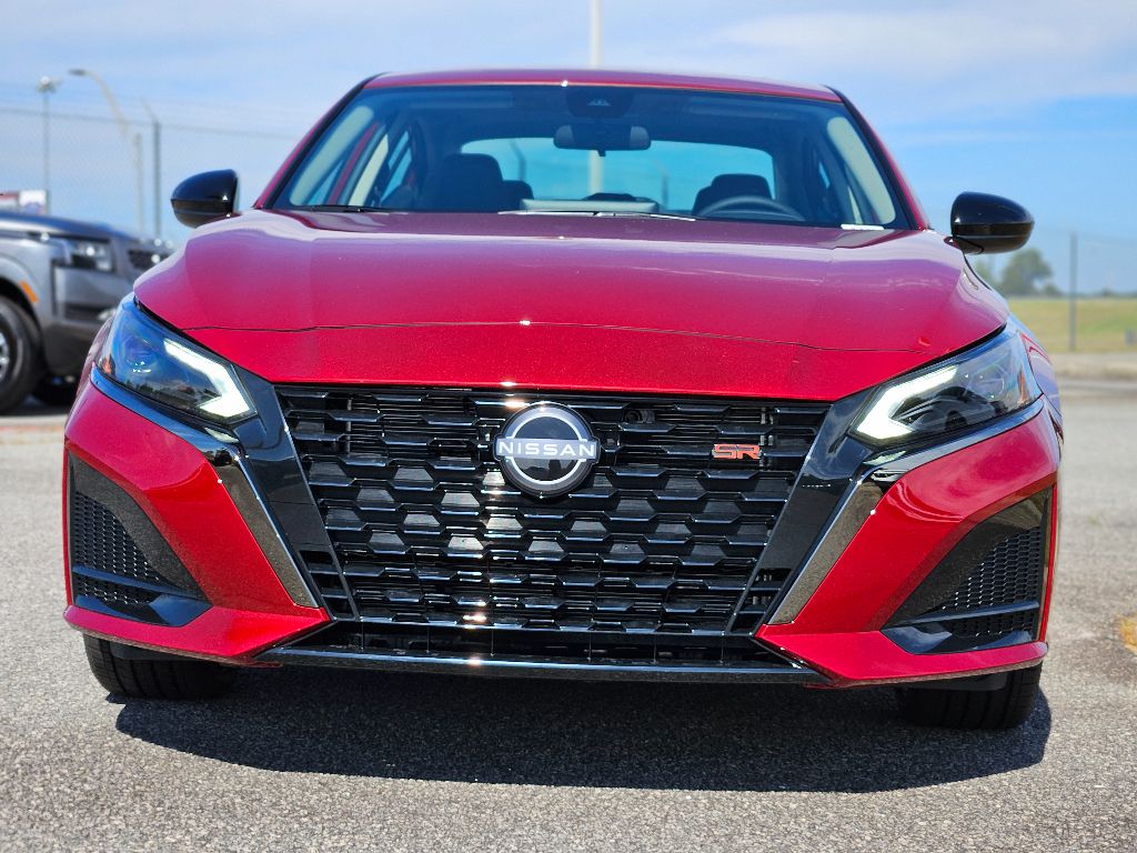 2025 Nissan Altima SR photo 2