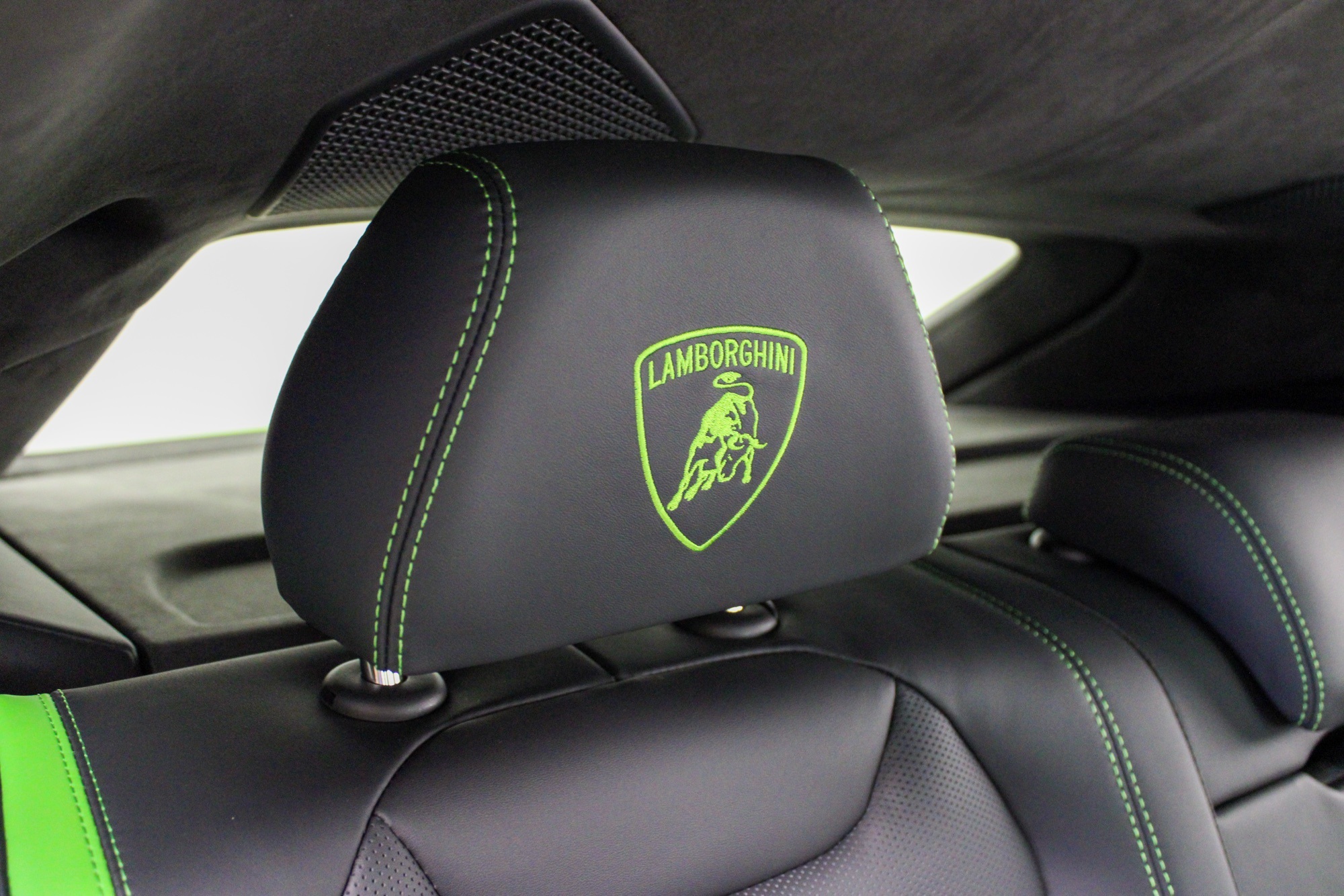 2025 Lamborghini Urus SE photo 29