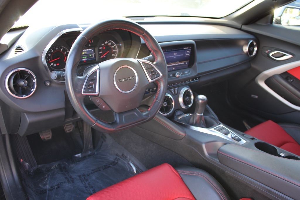 2023 Chevrolet Camaro 2LT photo 2