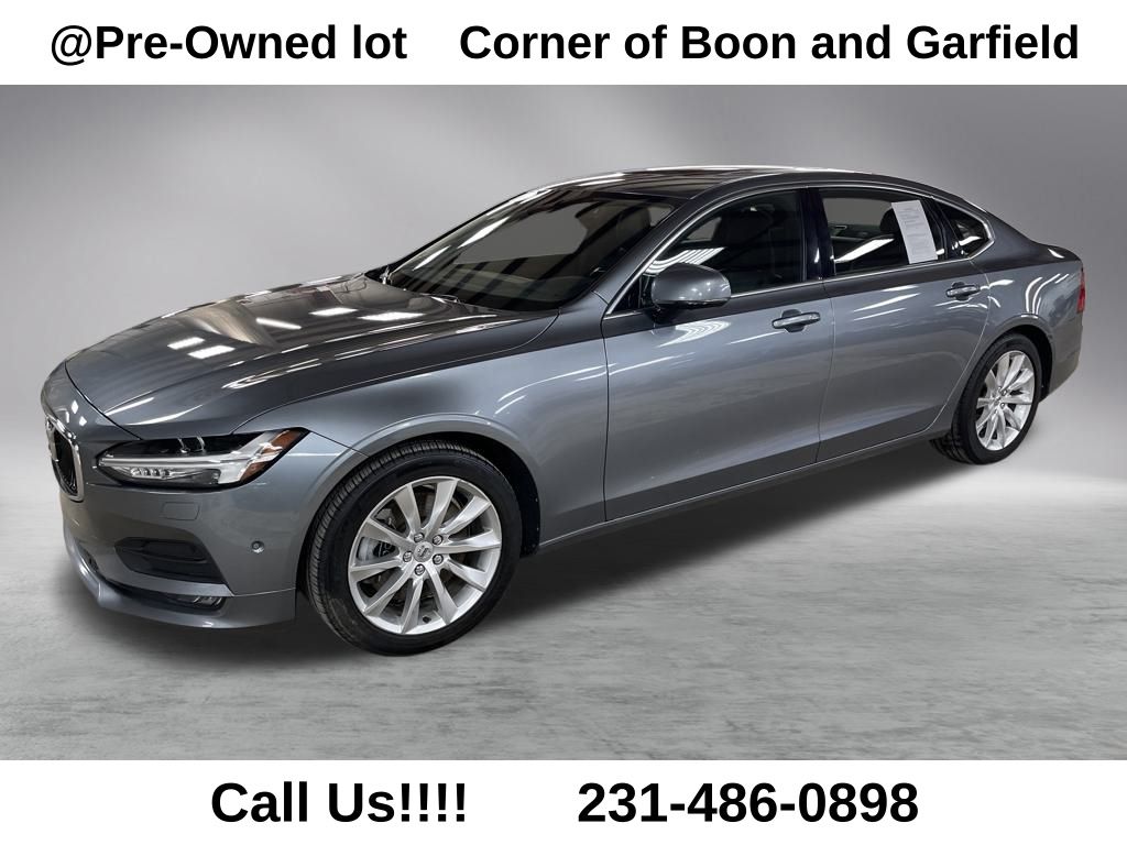 2018 Volvo S90 Momentum's photo