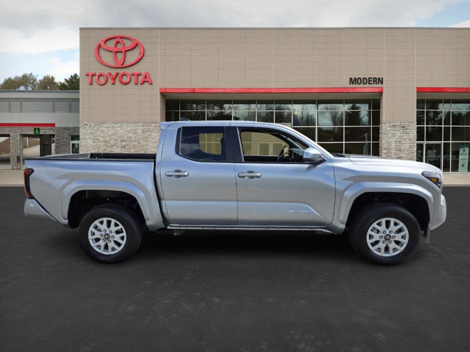 2025 Toyota Tacoma SR5 photo 4