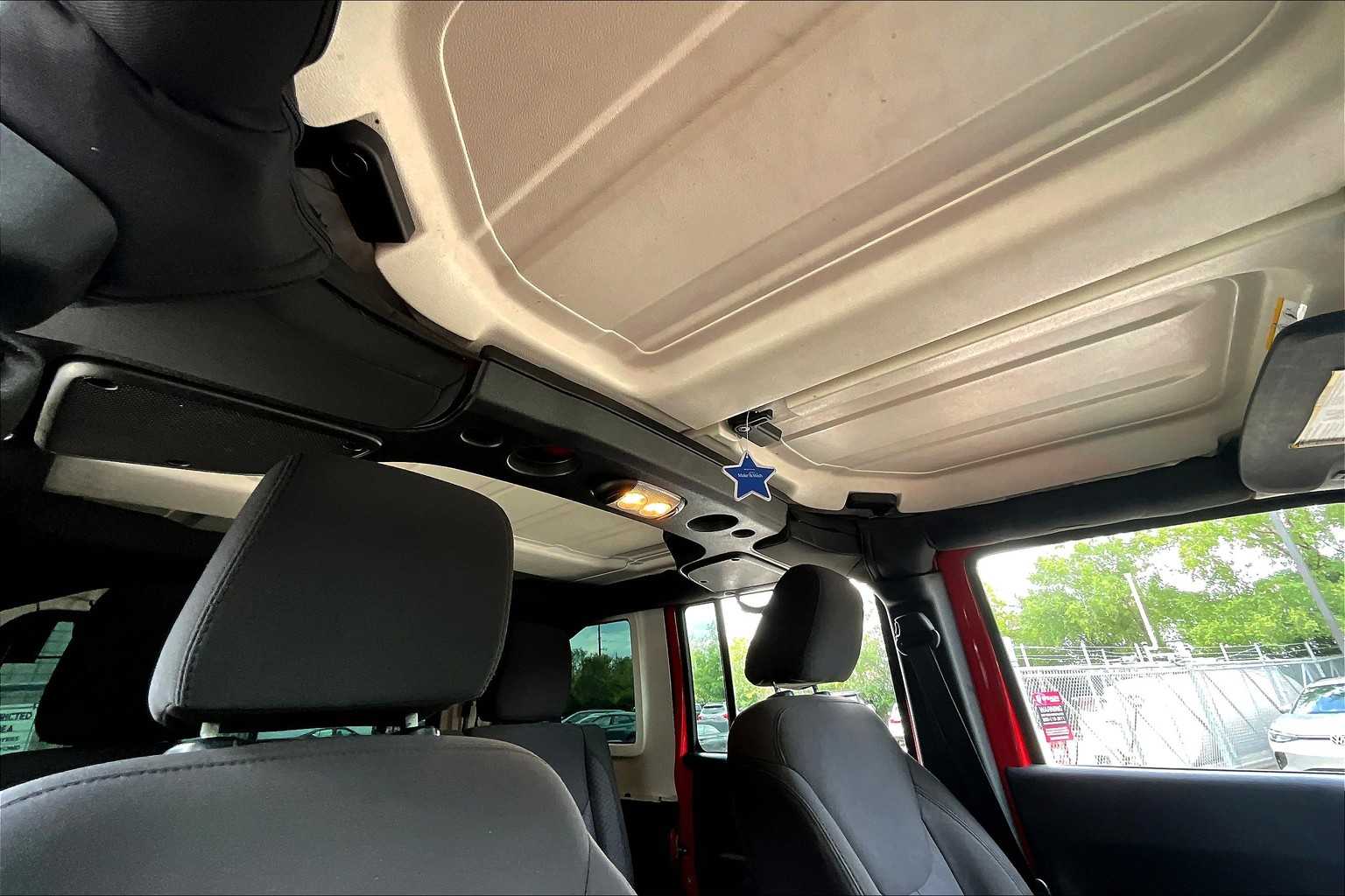 2015 Jeep Wrangler Unlimited Sport photo 12