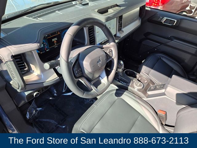 2025 Ford Bronco Outer Banks photo 2