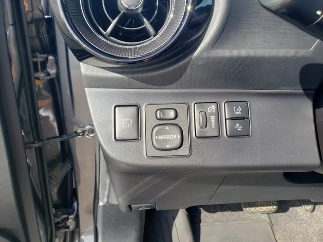 2018 Toyota Prius C Two photo 20