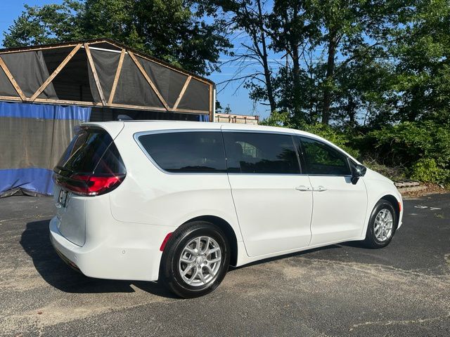 2025 Chrysler Pacifica photo 5