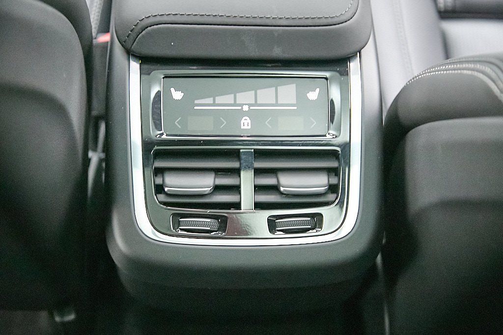 2026 VOLVO XC60 - Image 21