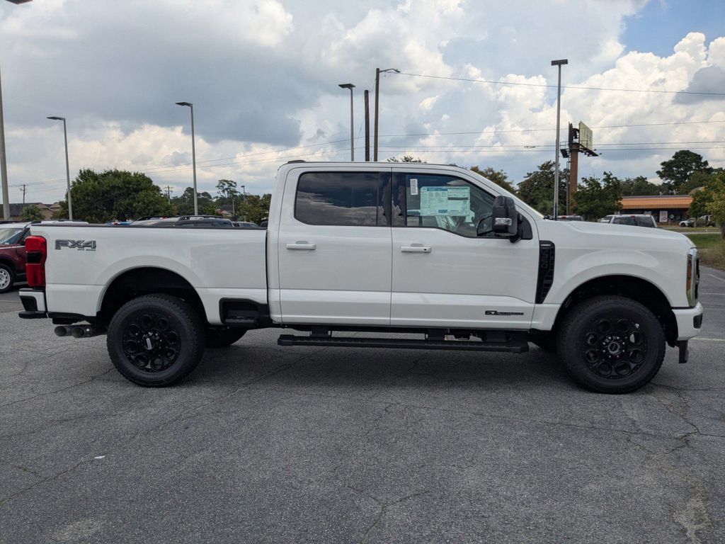 2025 Ford F-350 Lariat photo 2