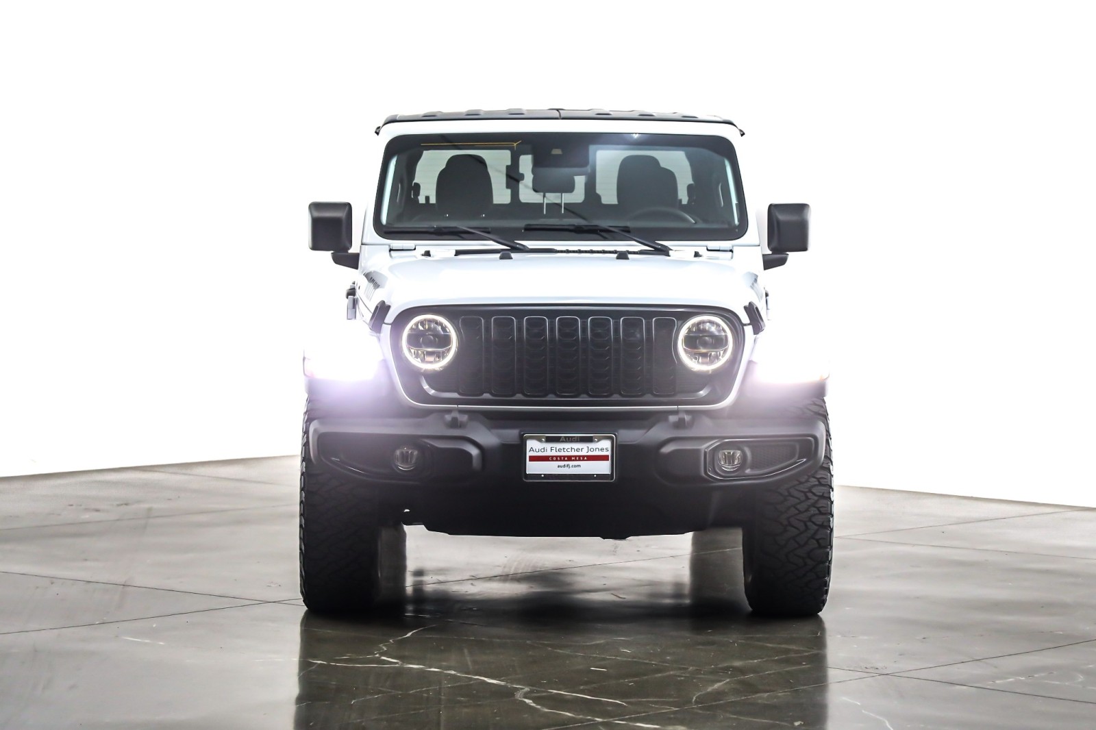 2024 Jeep Gladiator Willys photo 2