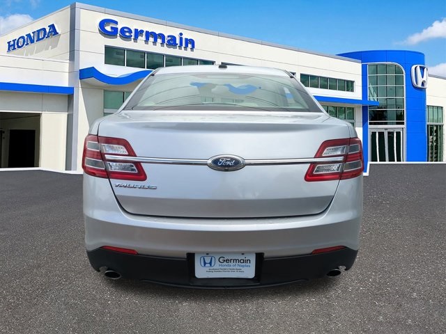 2018 Ford Taurus SE photo 3