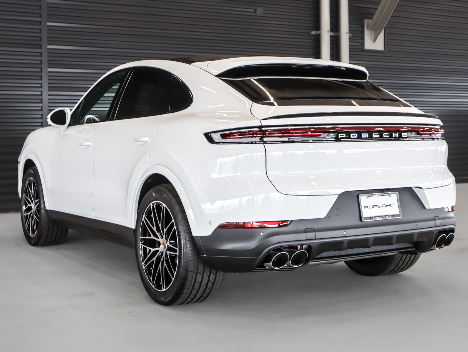 2025 Porsche Cayenne Coupe photo 3