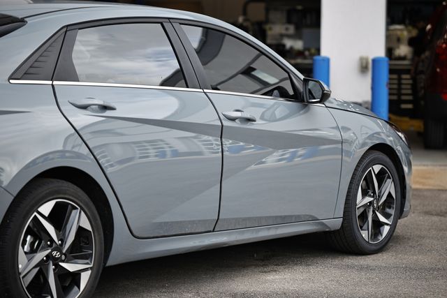 2022 Hyundai Elantra Limited photo 8