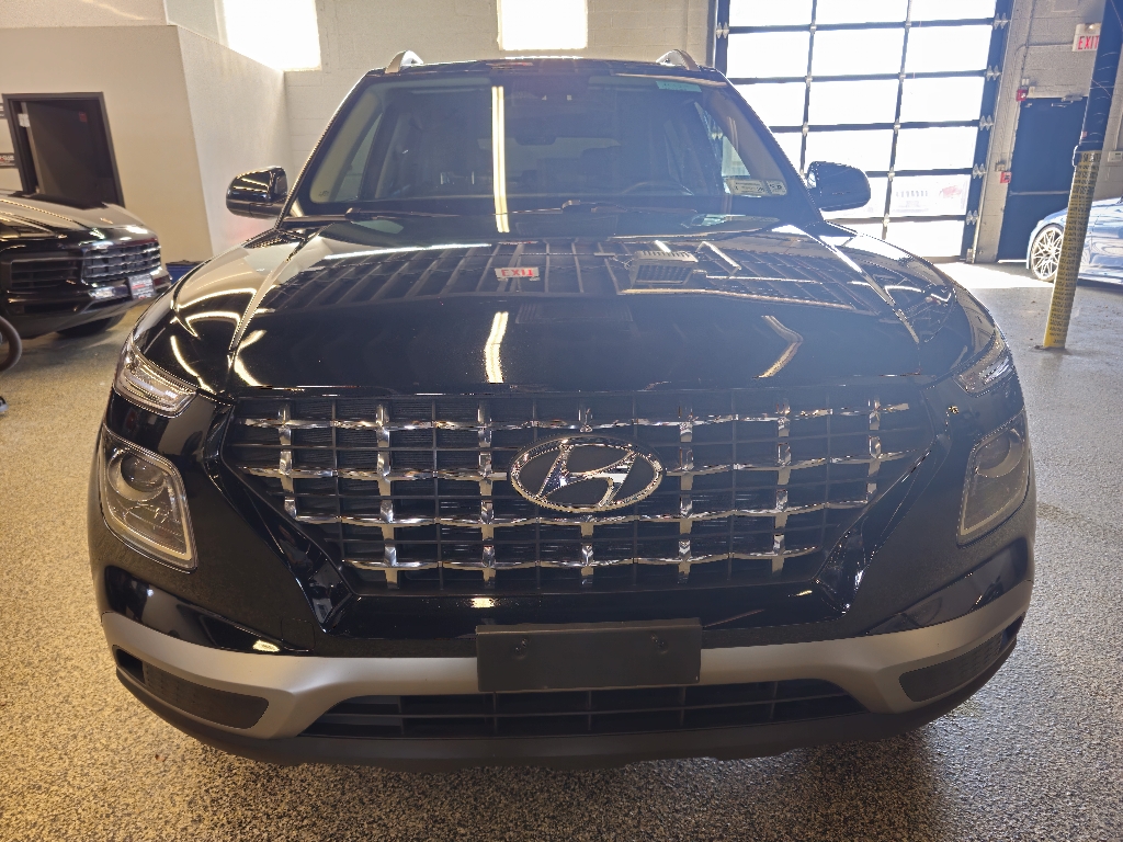 2023 Hyundai Venue SEL Limited photo 2