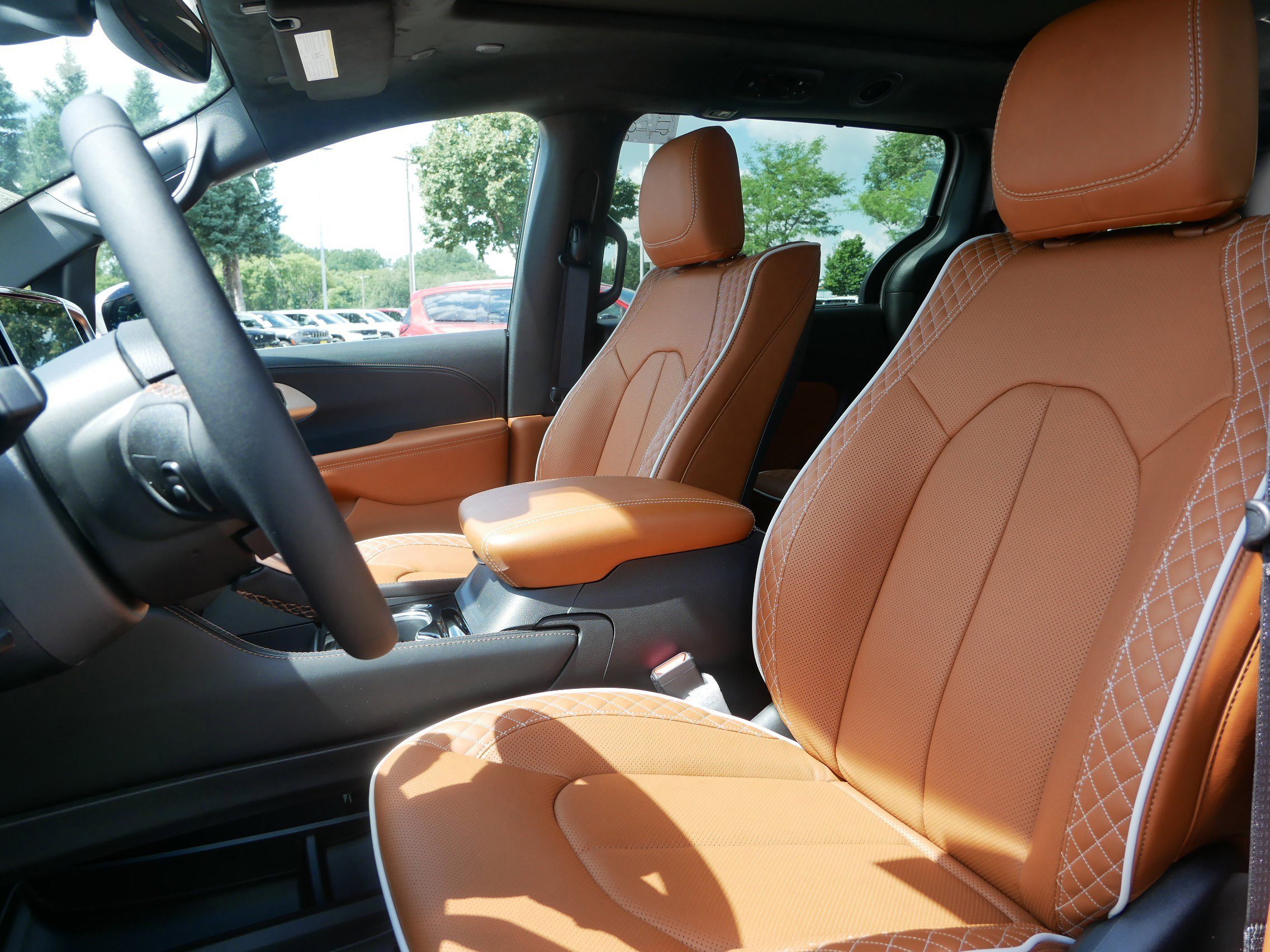 2026 Chrysler Pacifica Pinnacle photo 9