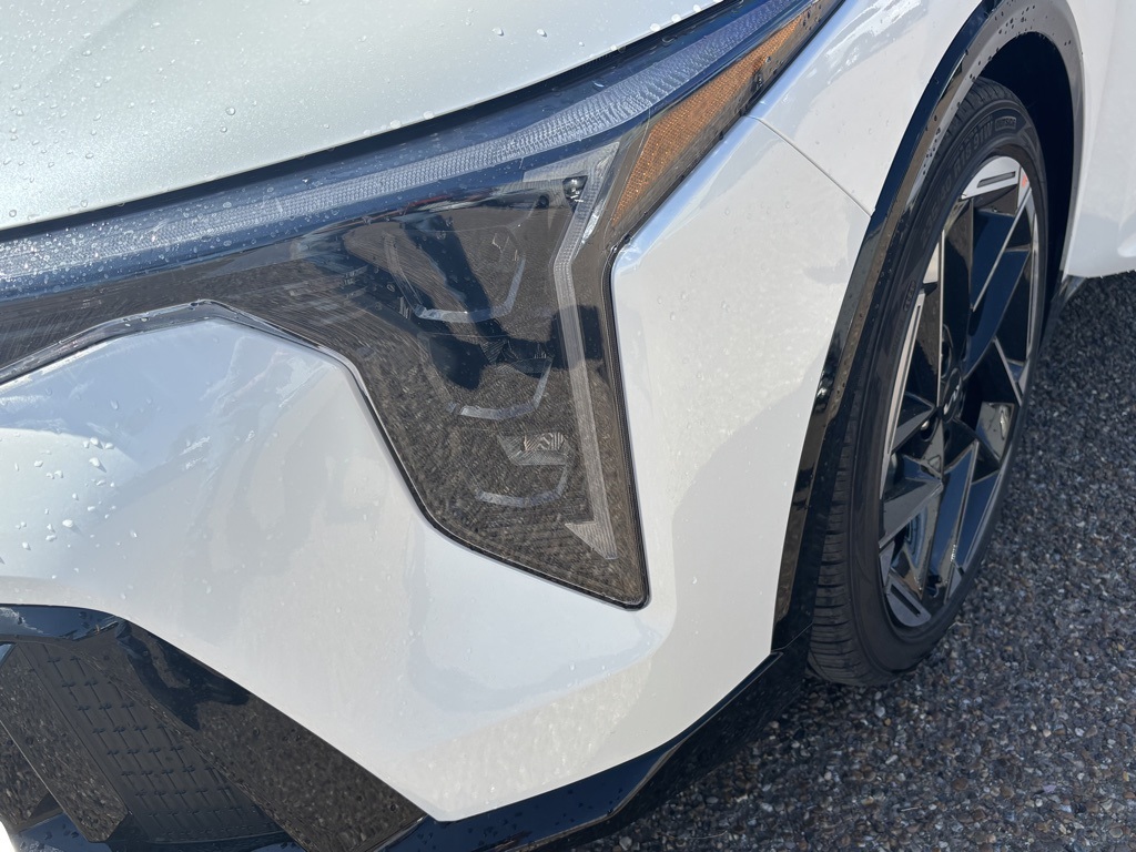 2025 Kia K4 GT-Line photo 7