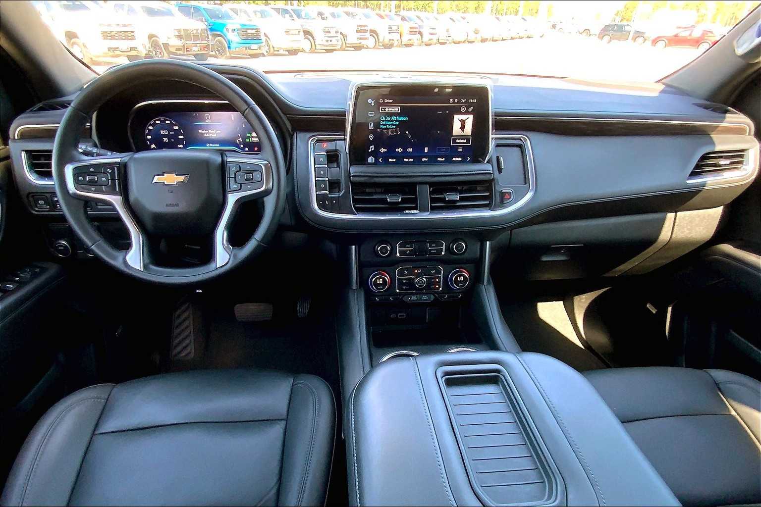 2024 Chevrolet Suburban LT photo 14