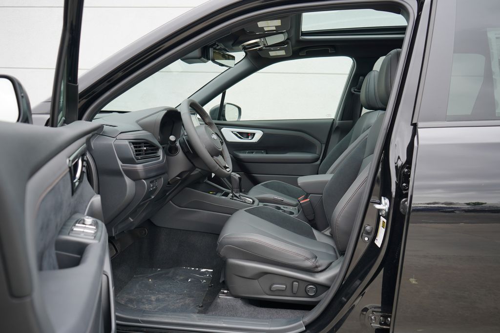 2025 Subaru Forester Touring photo 5