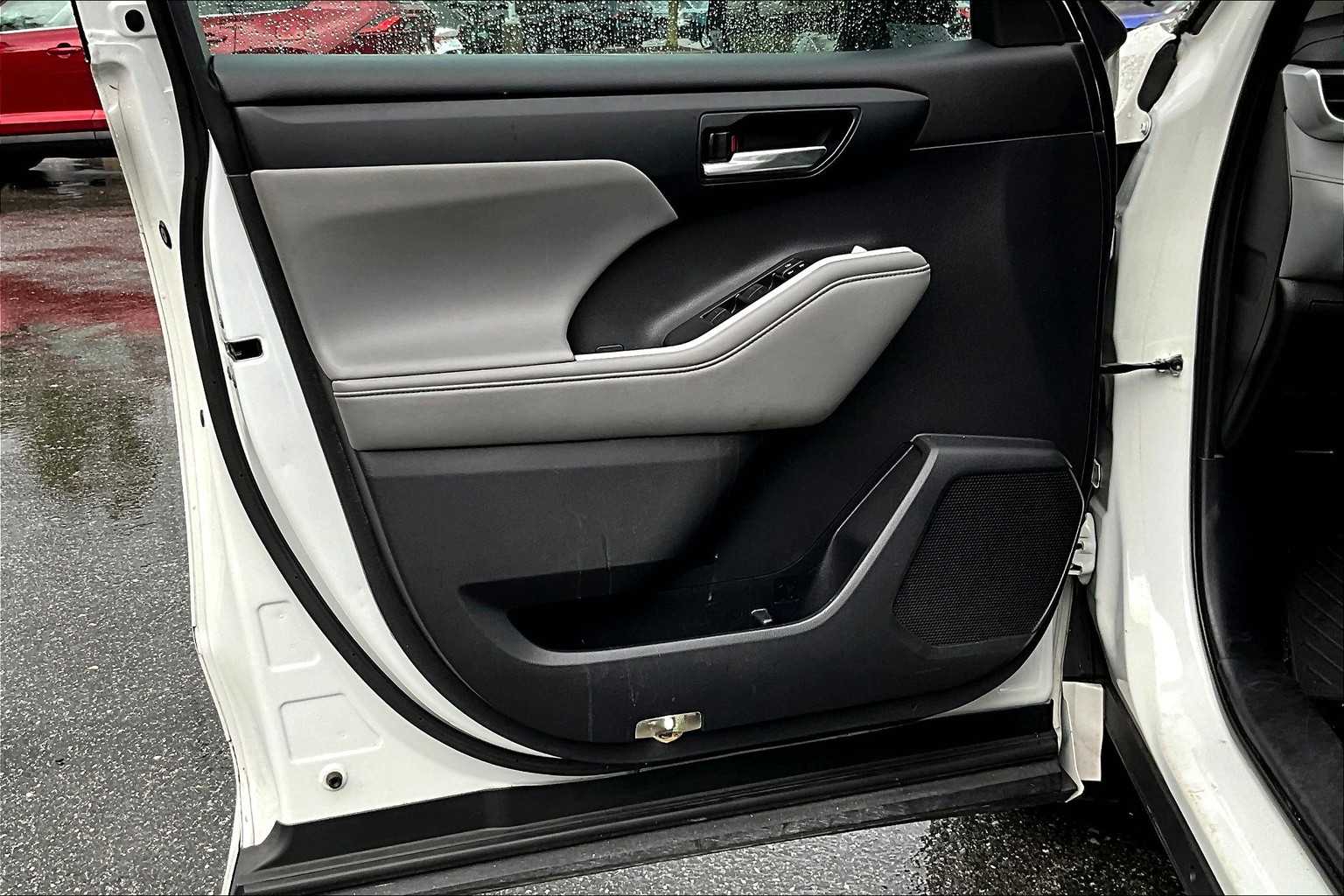2021 Toyota Highlander XLE photo 20
