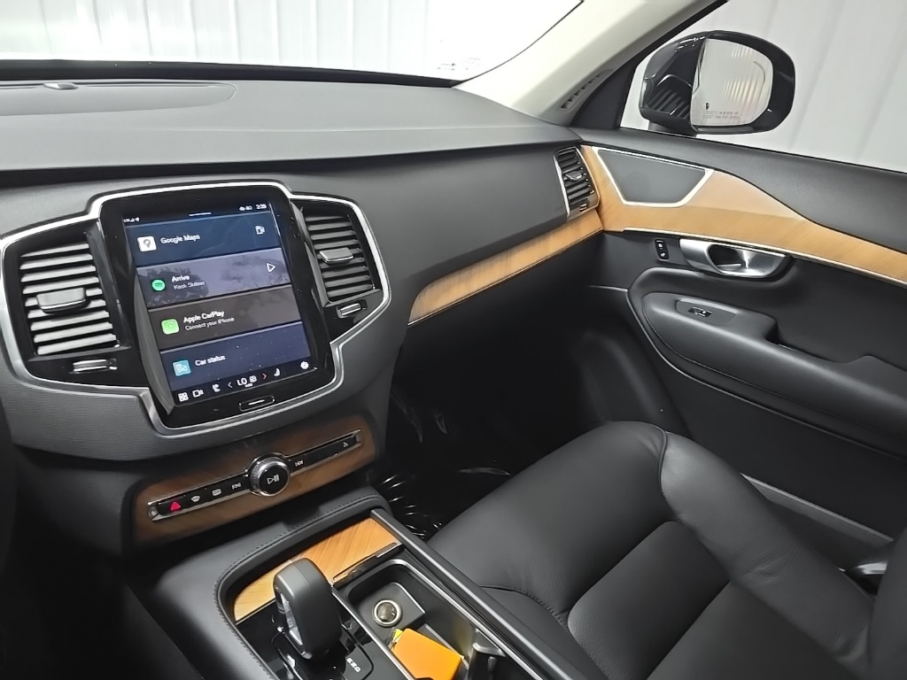 2024 Volvo XC90 B5 Plus photo 25