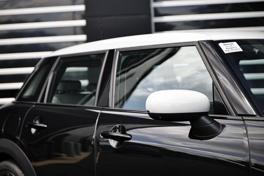 2025 Mini Cooper 4 Door Hardtop Iconic photo 4