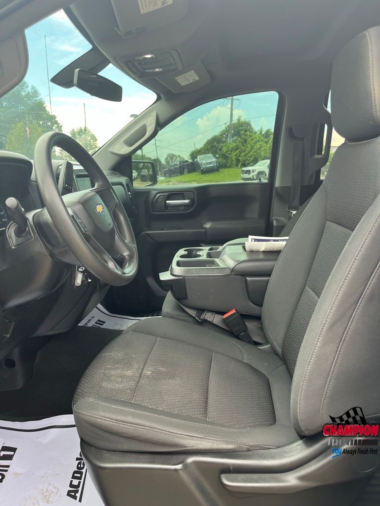 2020 Chevrolet Silverado 1500 Custom photo 9