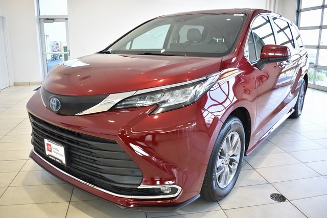 2021 Toyota Sienna XLE photo 4