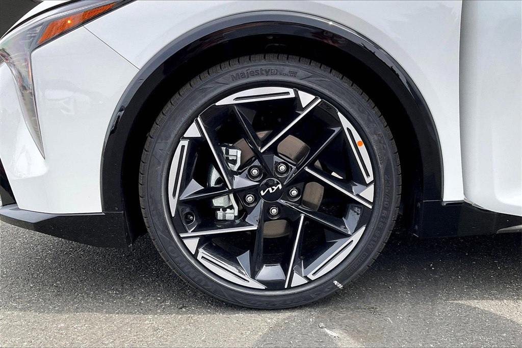 2025 Kia K4 GT-Line photo 12