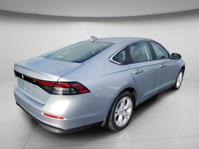 2025 Honda Accord LX photo 7