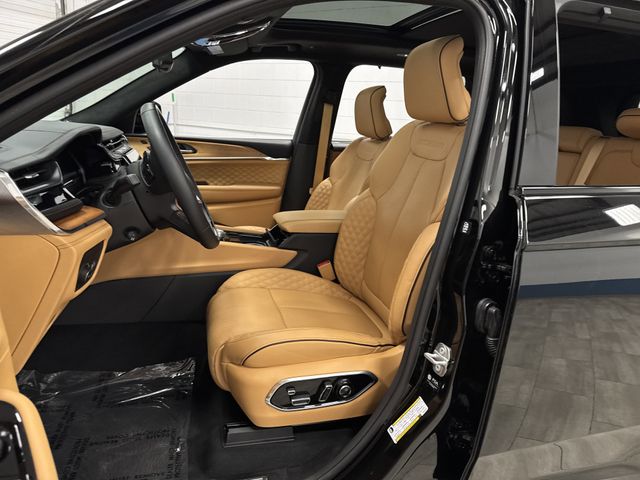 2025 Jeep Grand Cherokee Summit photo 4