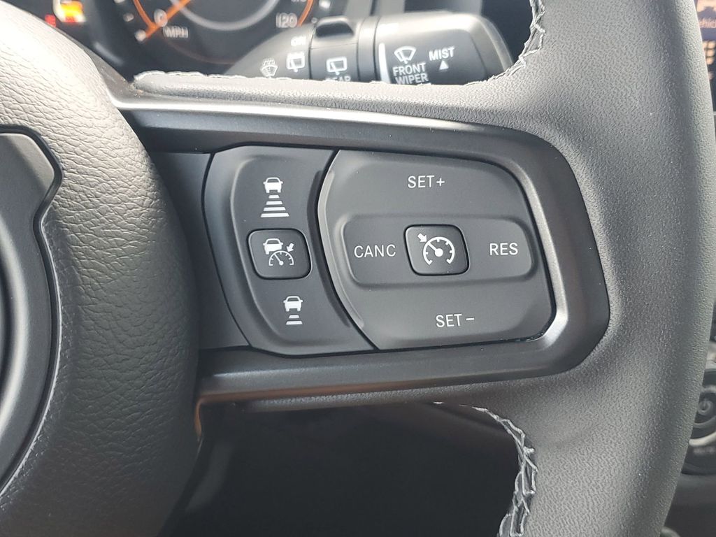 2025 Jeep Wrangler photo 35