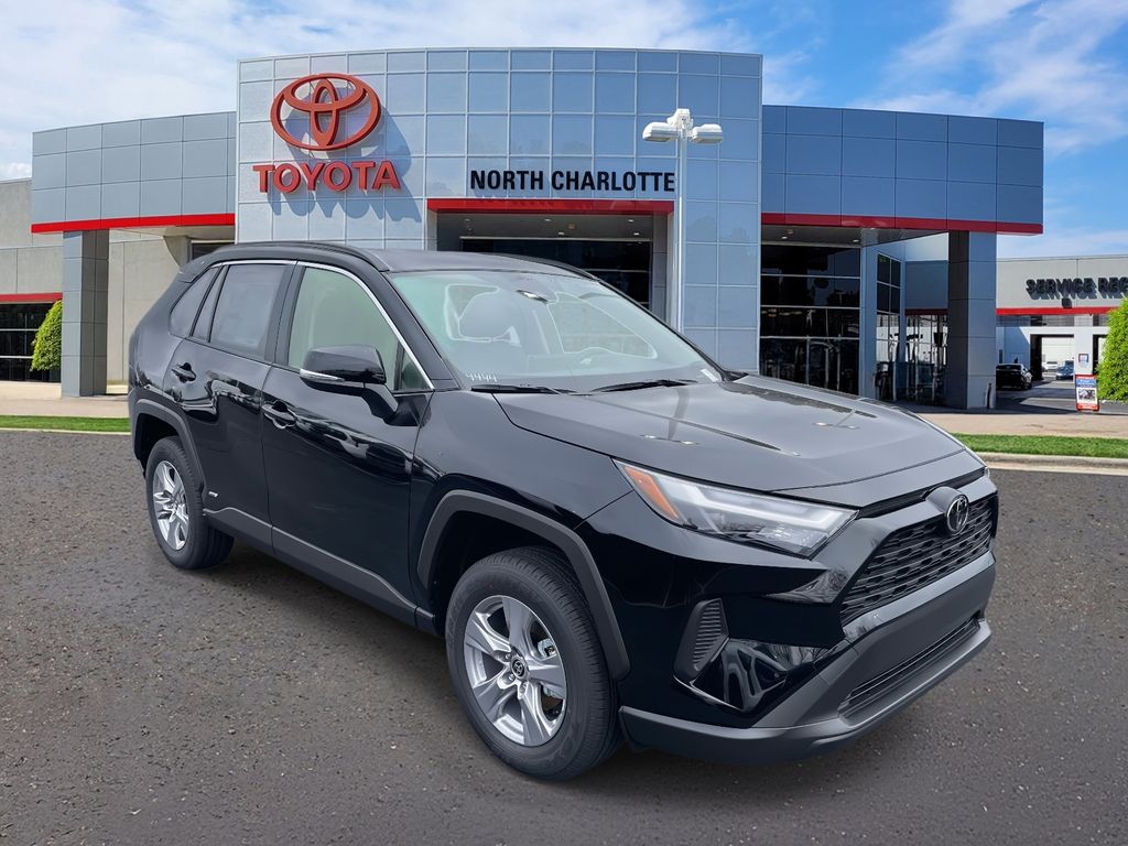 2025 Toyota RAV4 XLE's photo