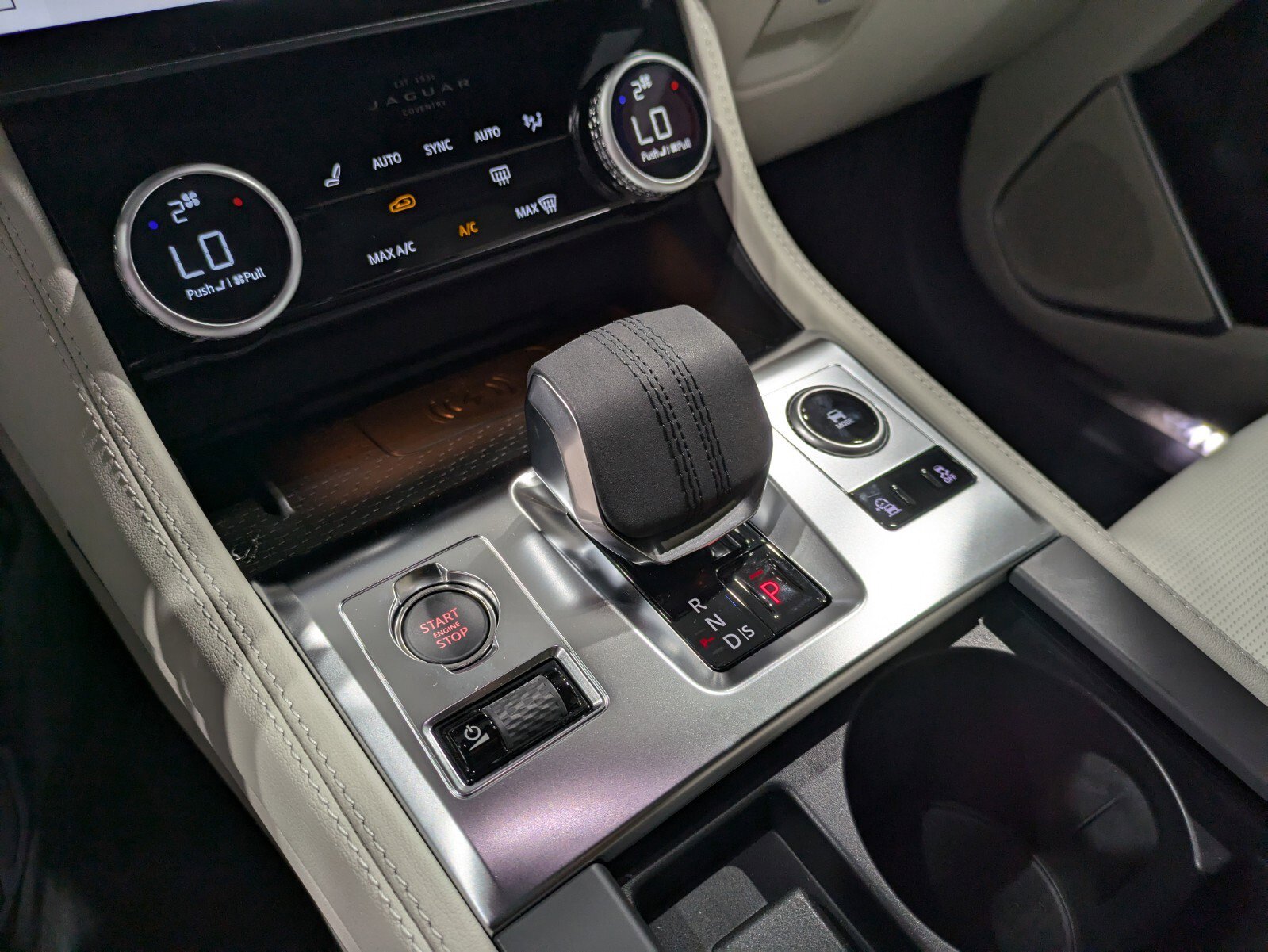 2025 Jaguar F-PACE R-Dynamic S photo 19