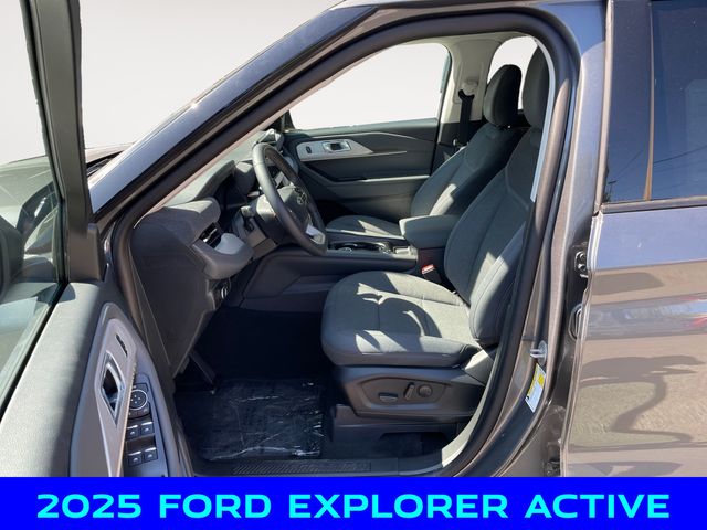 2025 Ford Explorer photo 4