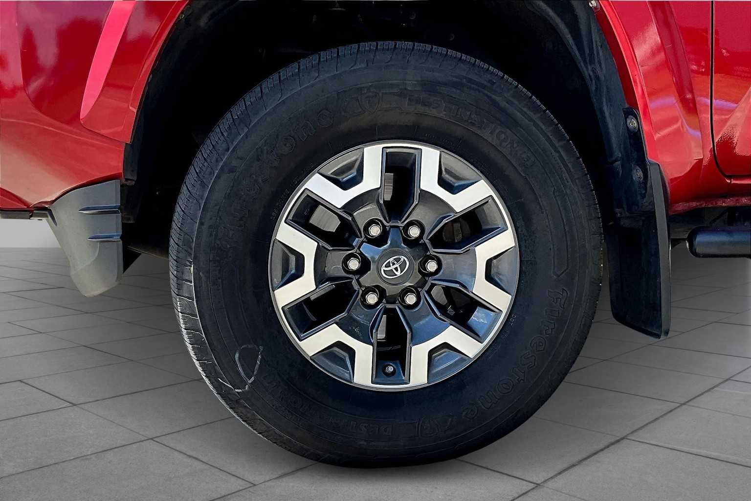 2017 Toyota Tacoma SR5 photo 9