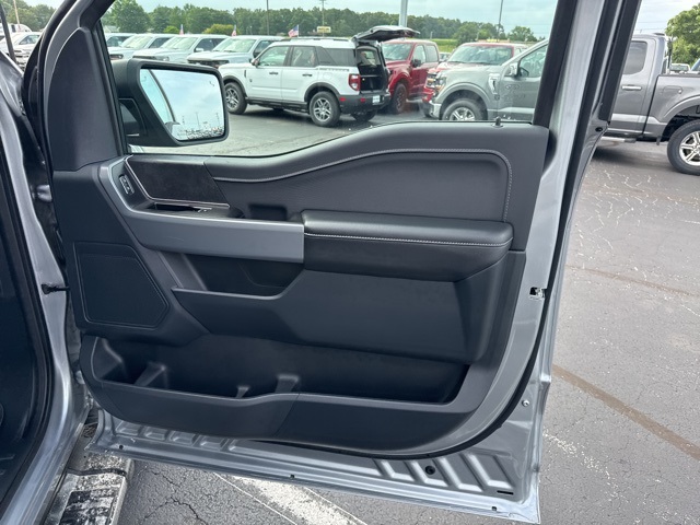 2025 Ford F-150 XLT photo 28