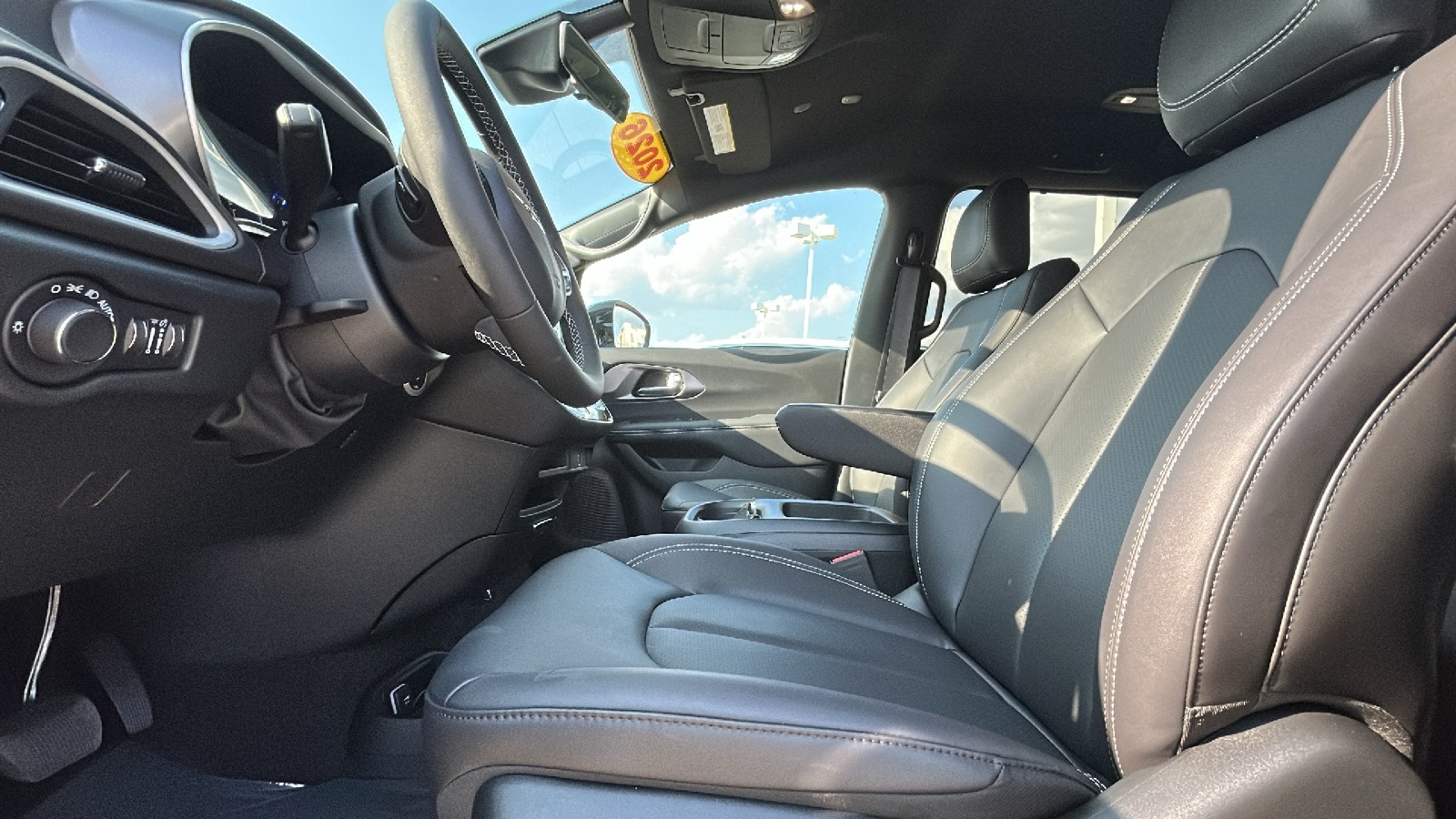 2026 Chrysler Voyager LX photo 10