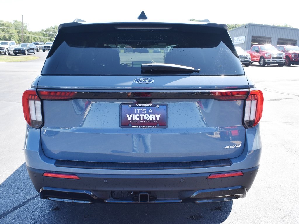 2025 Ford Explorer ST-Line photo 22