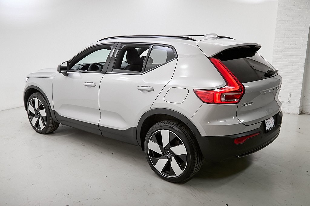 2023 VOLVO XC40 - Image 6