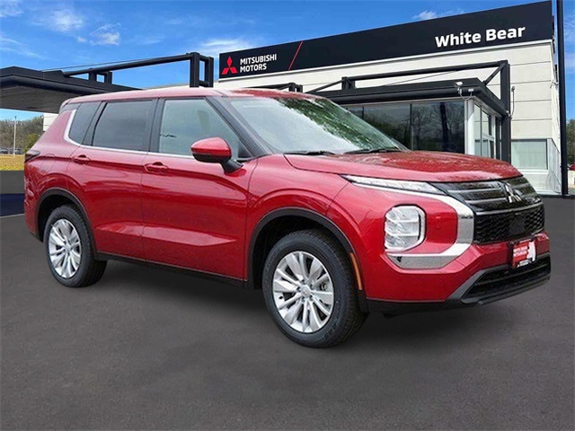 2025 Mitsubishi Outlander ES's photo