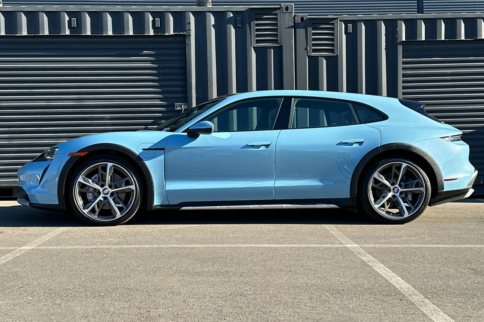 2023 Porsche Taycan 4 Cross Turismo photo 2