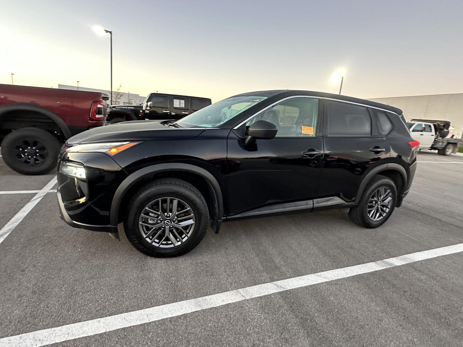 2025 Nissan Rogue S photo 2