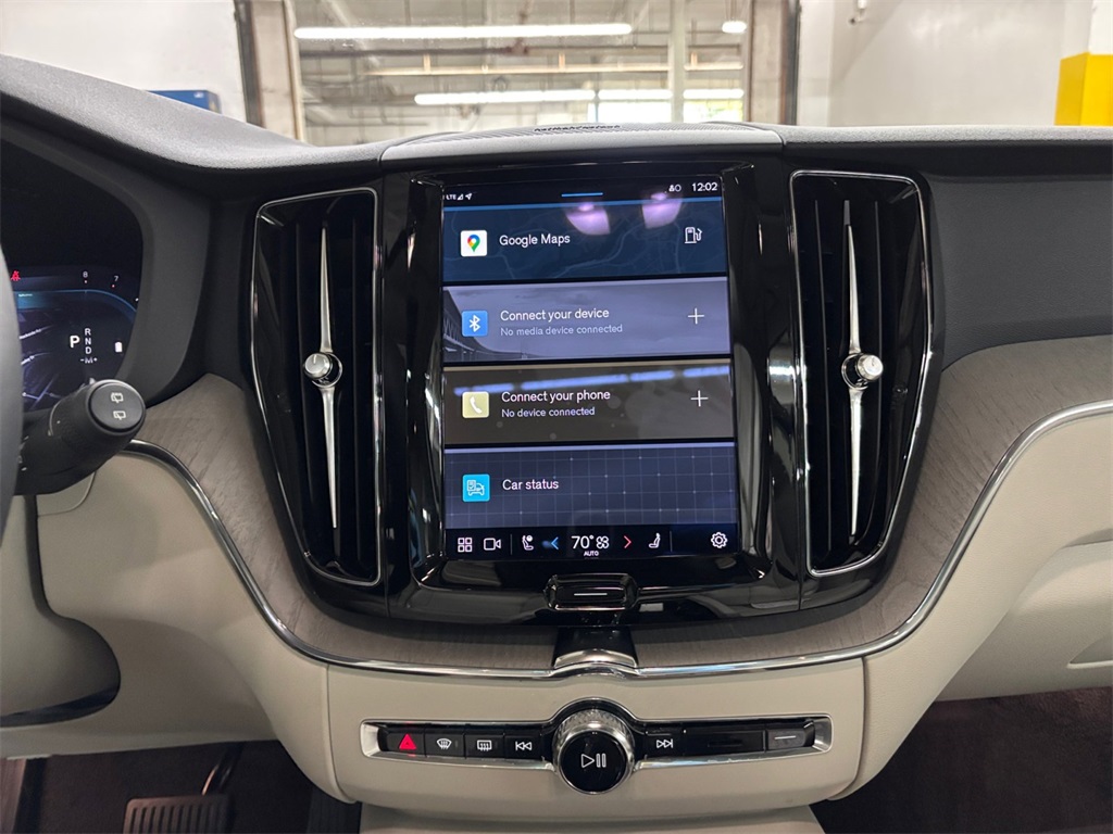 2023 Volvo XC60 B5 Plus photo 21