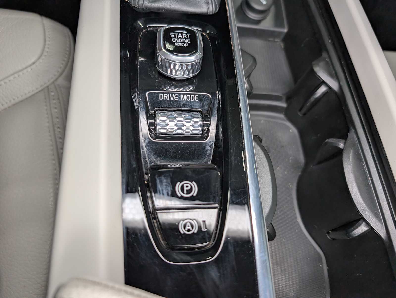 2020 Volvo V60 Cross Country photo 26