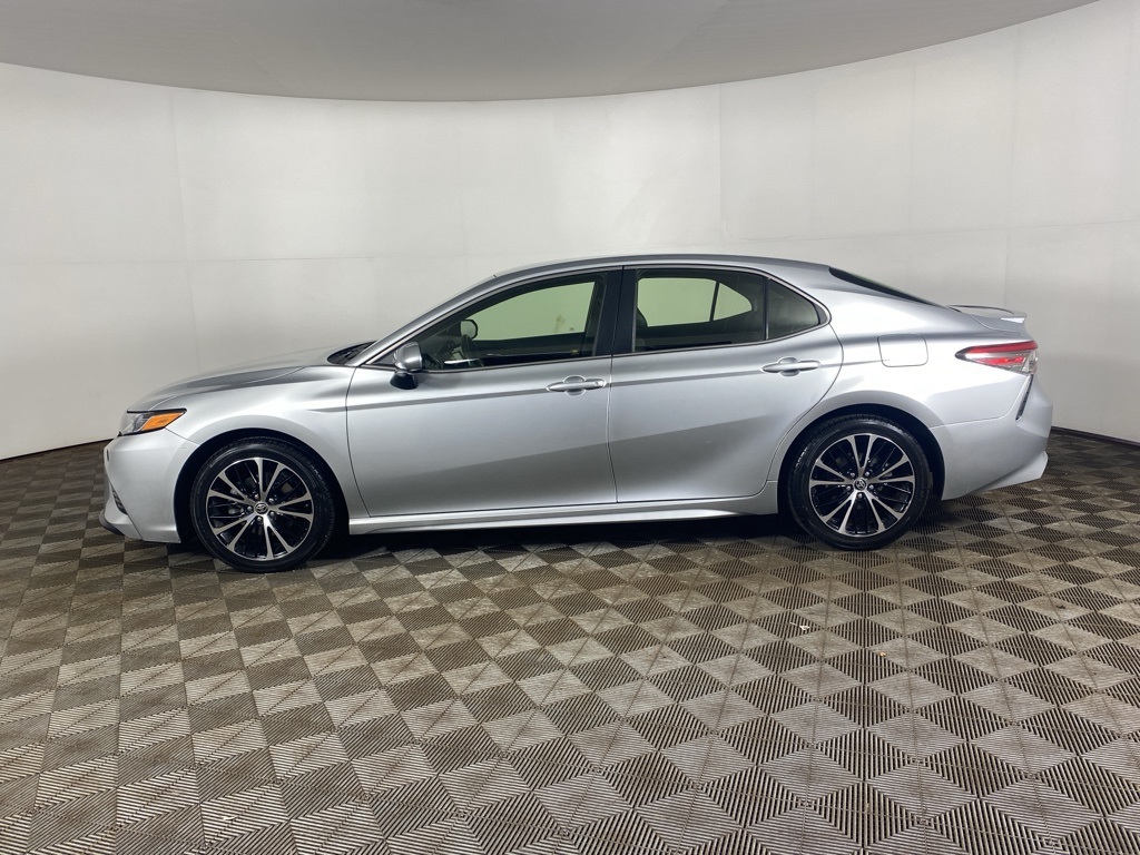 2018 Toyota Camry SE photo 4