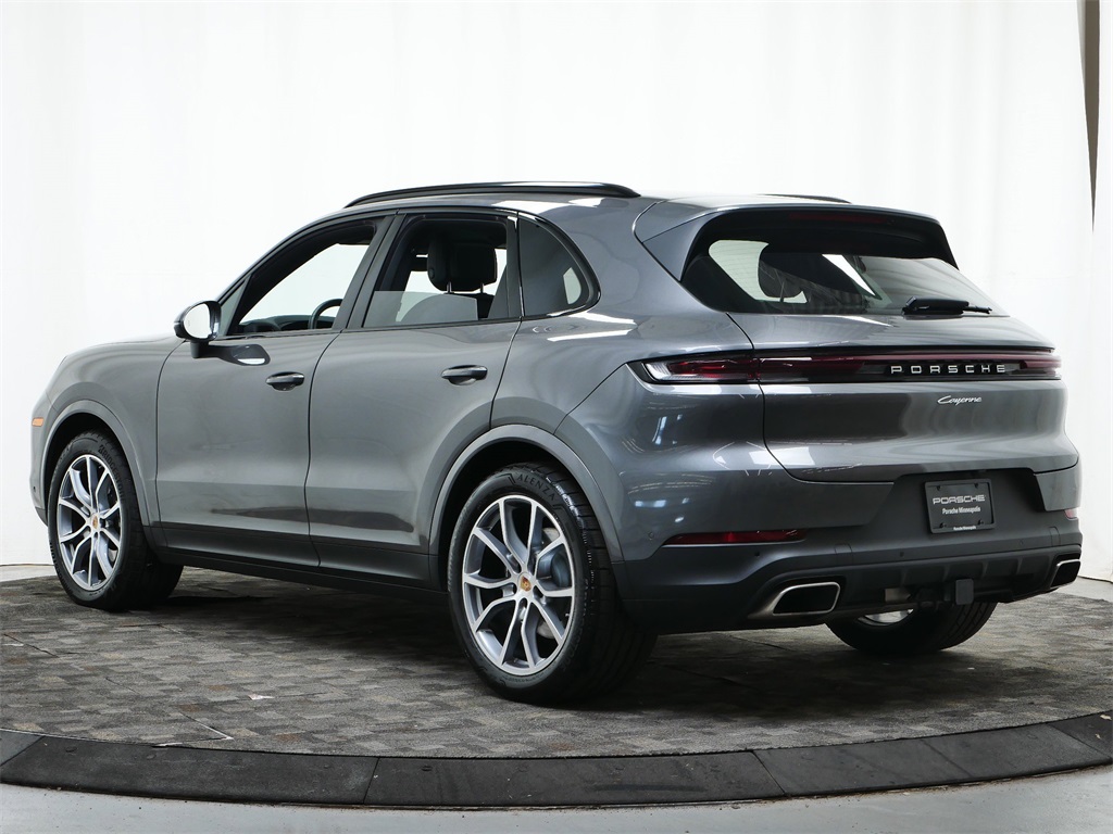 2025 Porsche Cayenne photo 2