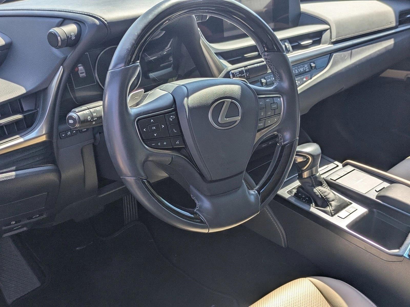 2020 Lexus ES 300h photo 9