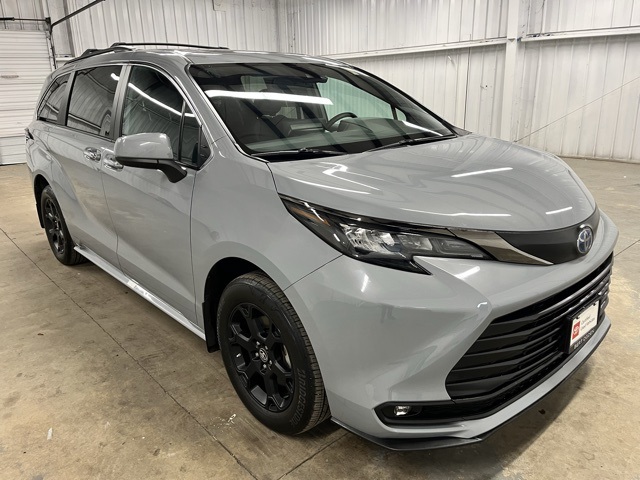 2024 Toyota Sienna Woodland Edition's photo