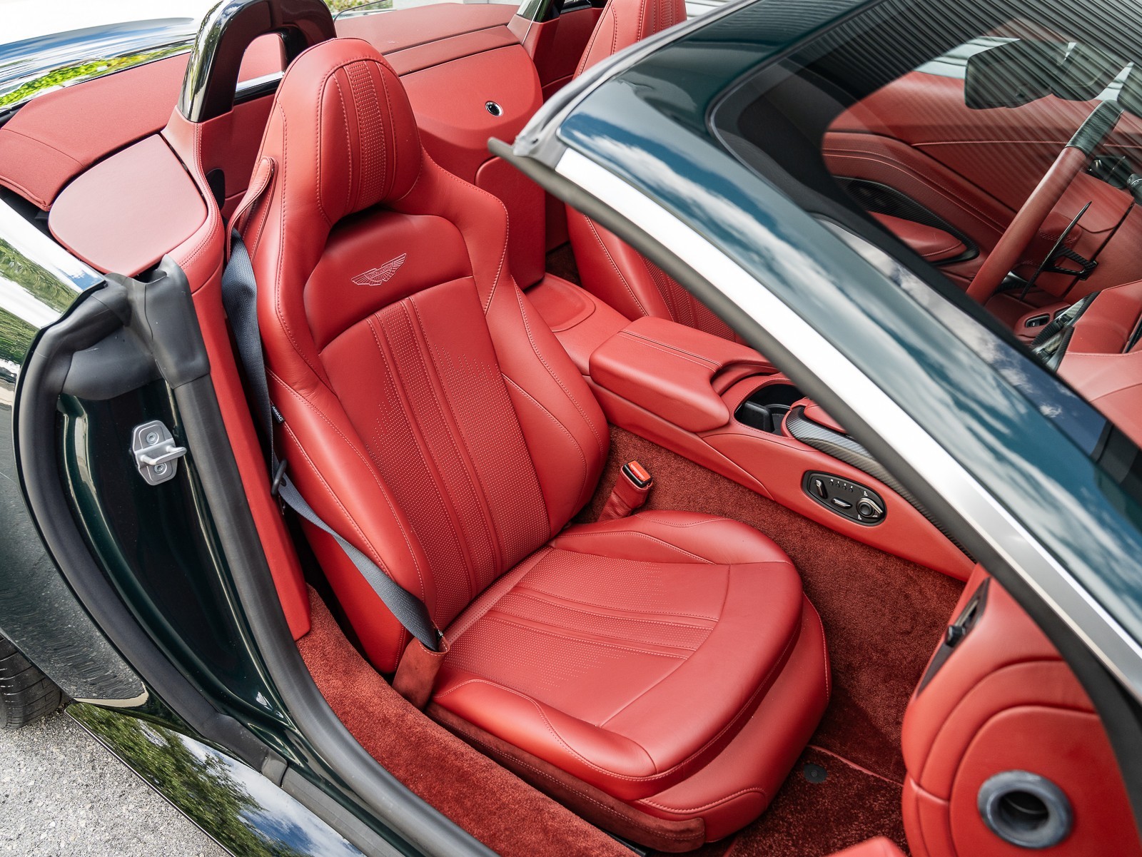 2021 Aston Martin Vantage photo 8