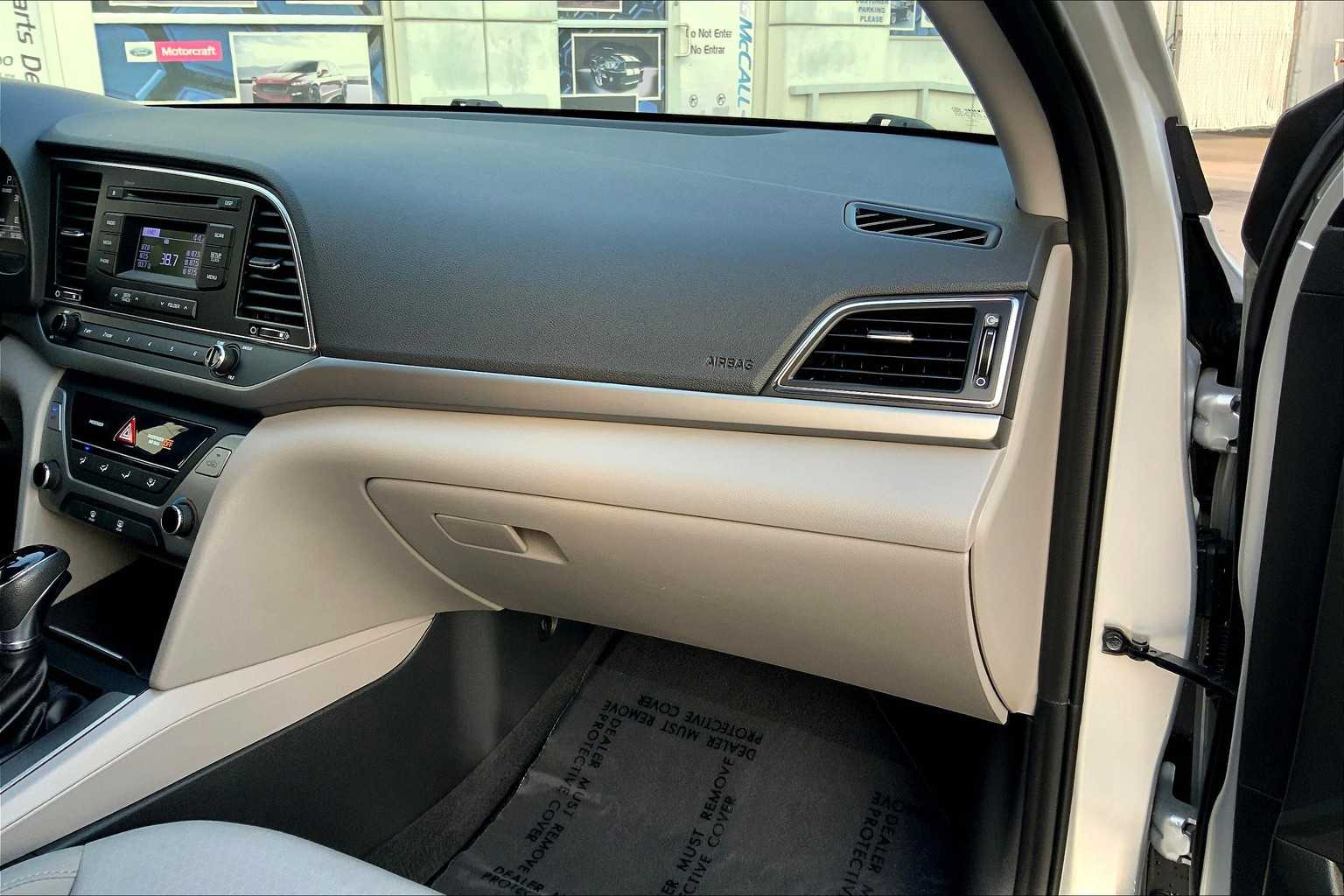 2018 Hyundai Elantra SE photo 16